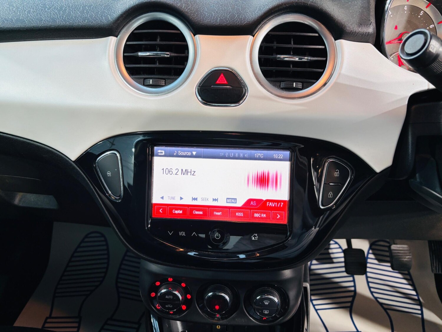 Used Vauxhall ADAM 2015 for sale - 76200325: Photo 26