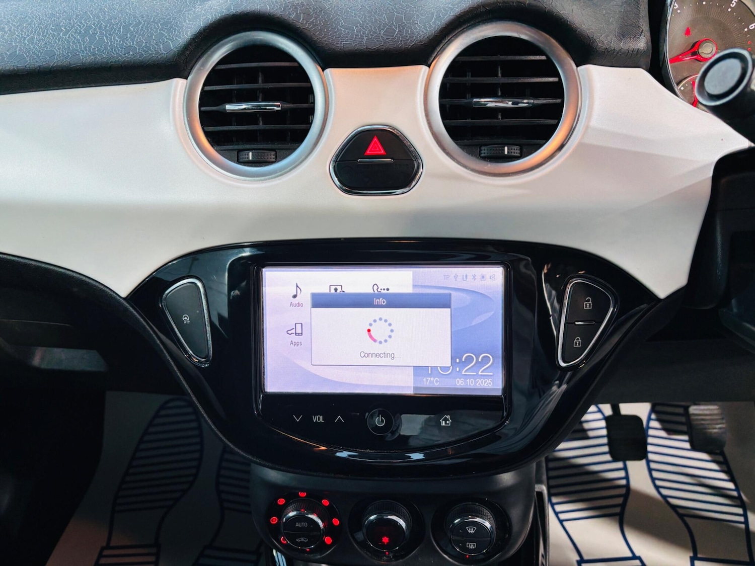 Used Vauxhall ADAM 2015 for sale - 76200325: Photo 27