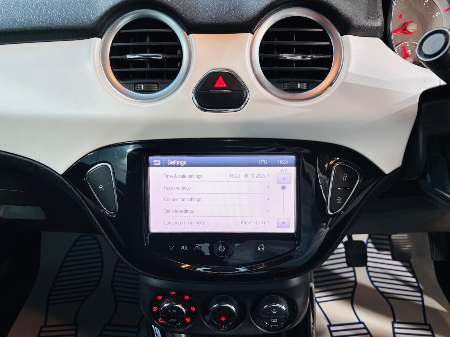 Used Vauxhall ADAM 2015 for sale - 76200325: Photo 29