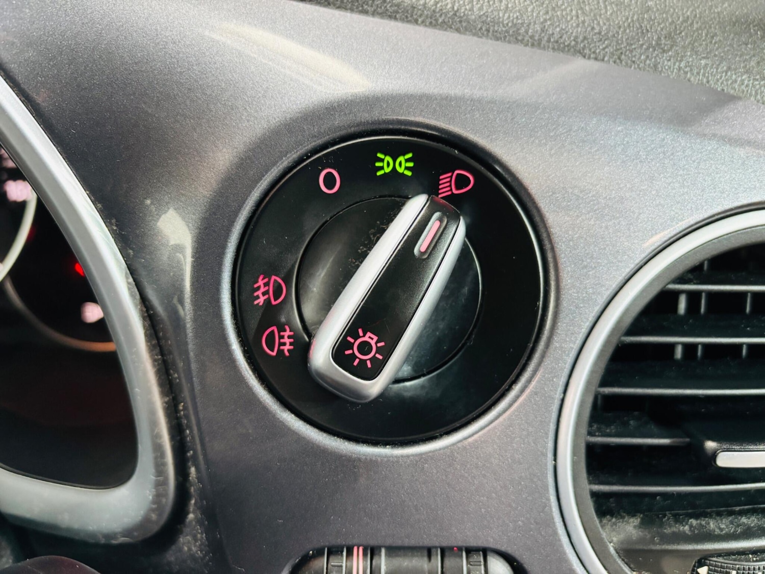 Used Volkswagen Beetle 2013 for sale - 77229773: Photo 18