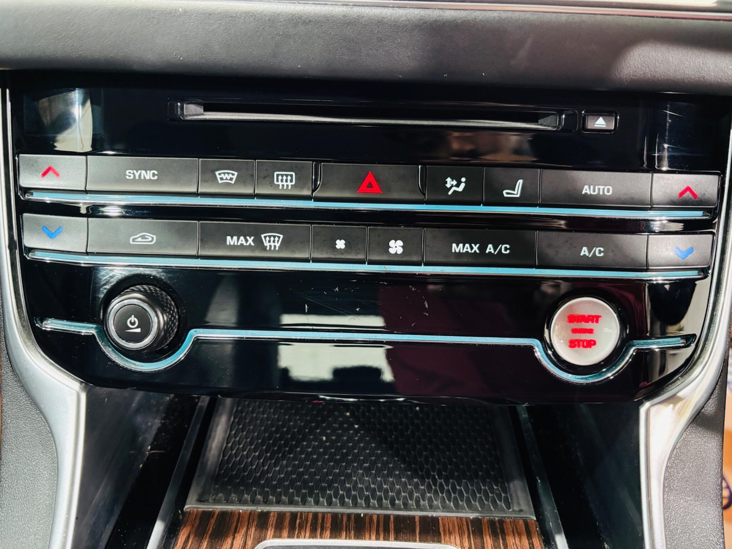 Used Jaguar XF 2018 for sale - 76989052: Photo 28