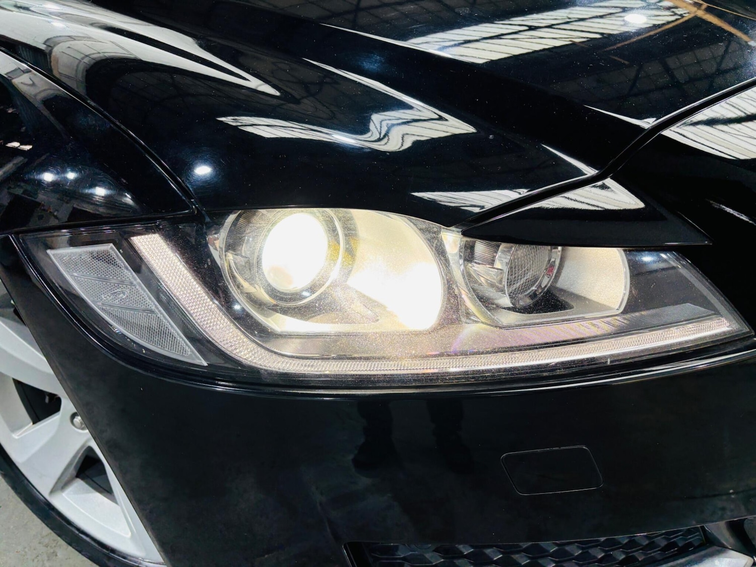 Used Jaguar XF 2018 for sale - 76989052: Photo 34