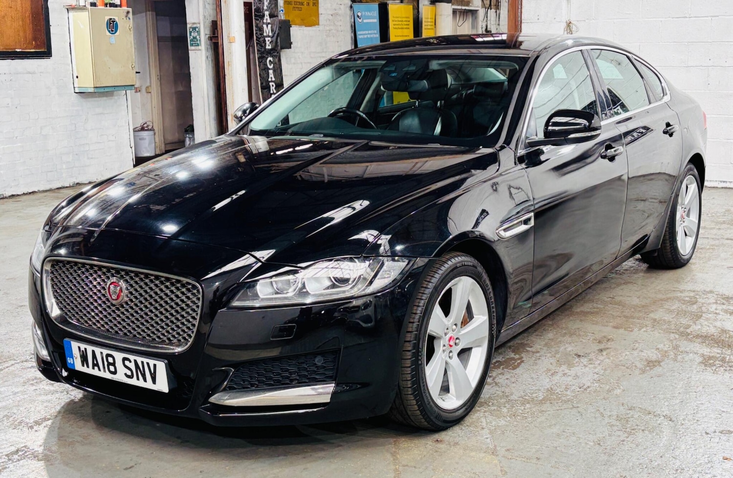 Used Jaguar XF 2018 for sale - 76989052: Photo 4