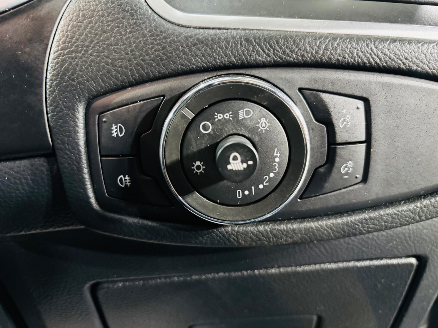 Used Ford S-Max 2015 for sale - 76307657: Photo 20