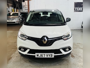 Used Renault Grand Scenic 2017 for sale - 79576113: Photo