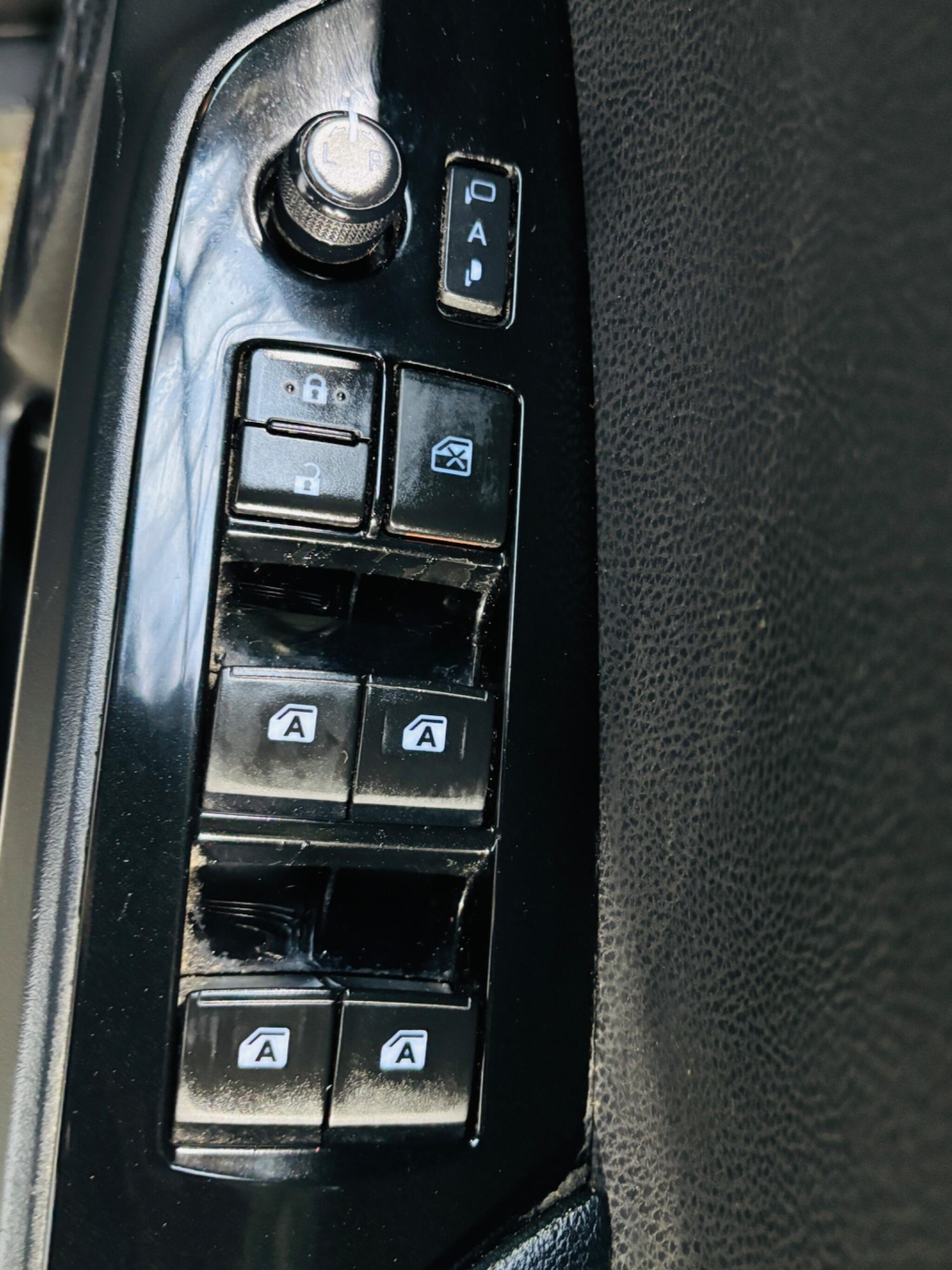 Used Toyota Prius 2016 for sale - 78058522: Photo 24