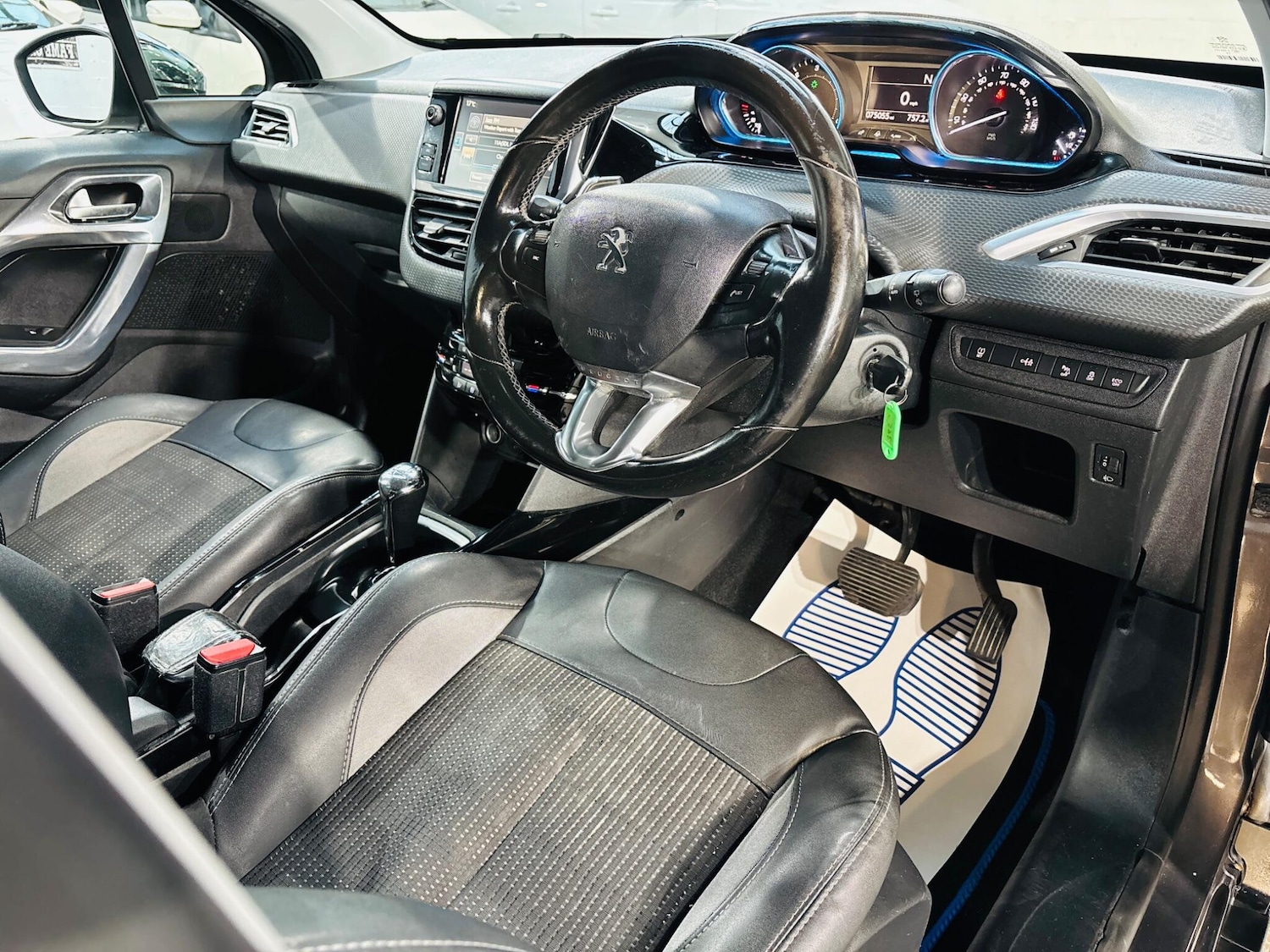 Used Peugeot 2008 2015 for sale - 76993782: Photo 10