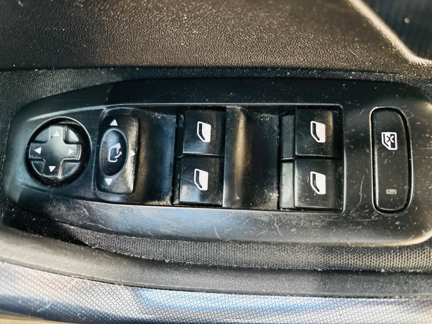 Used Peugeot 2008 2015 for sale - 76993782: Photo 17