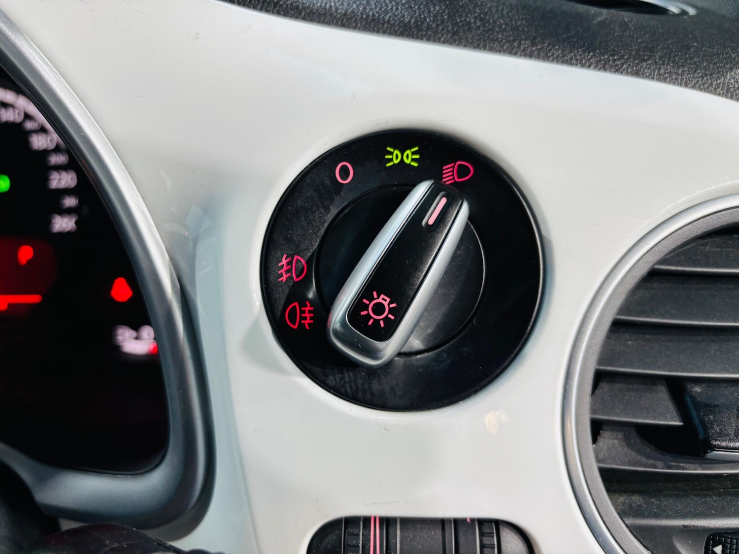 Used Volkswagen Beetle 2026 for sale - 77710015: Photo 19