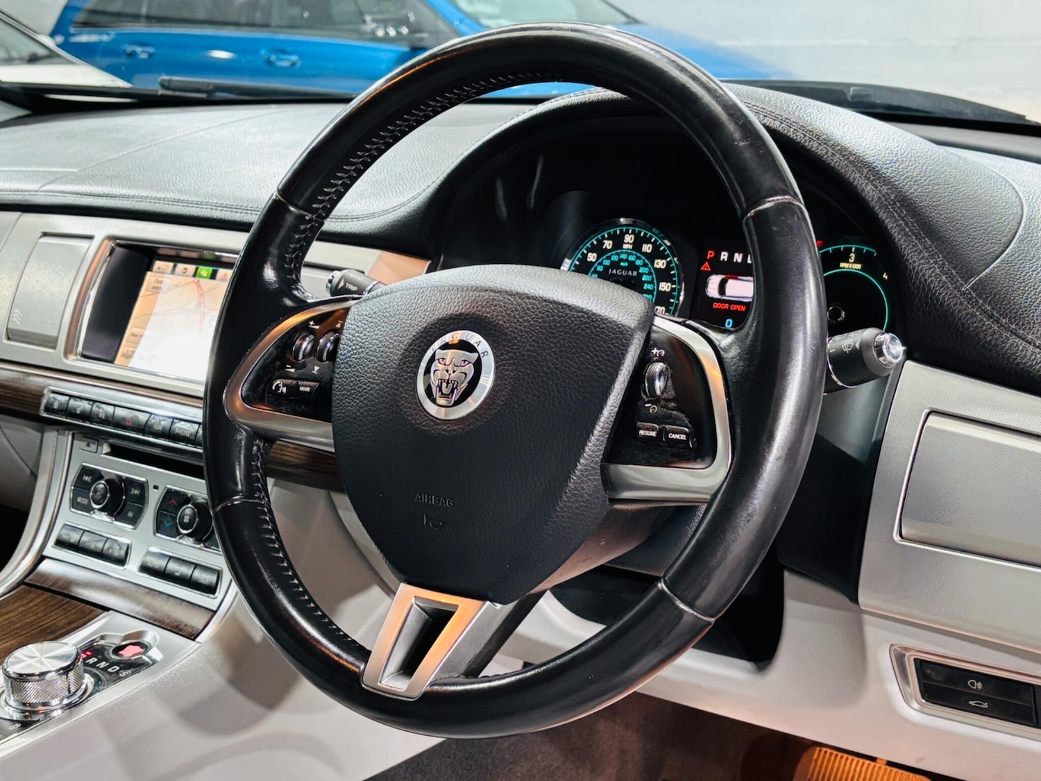 Used Jaguar XF 2013 for sale - 76270350: Photo 11