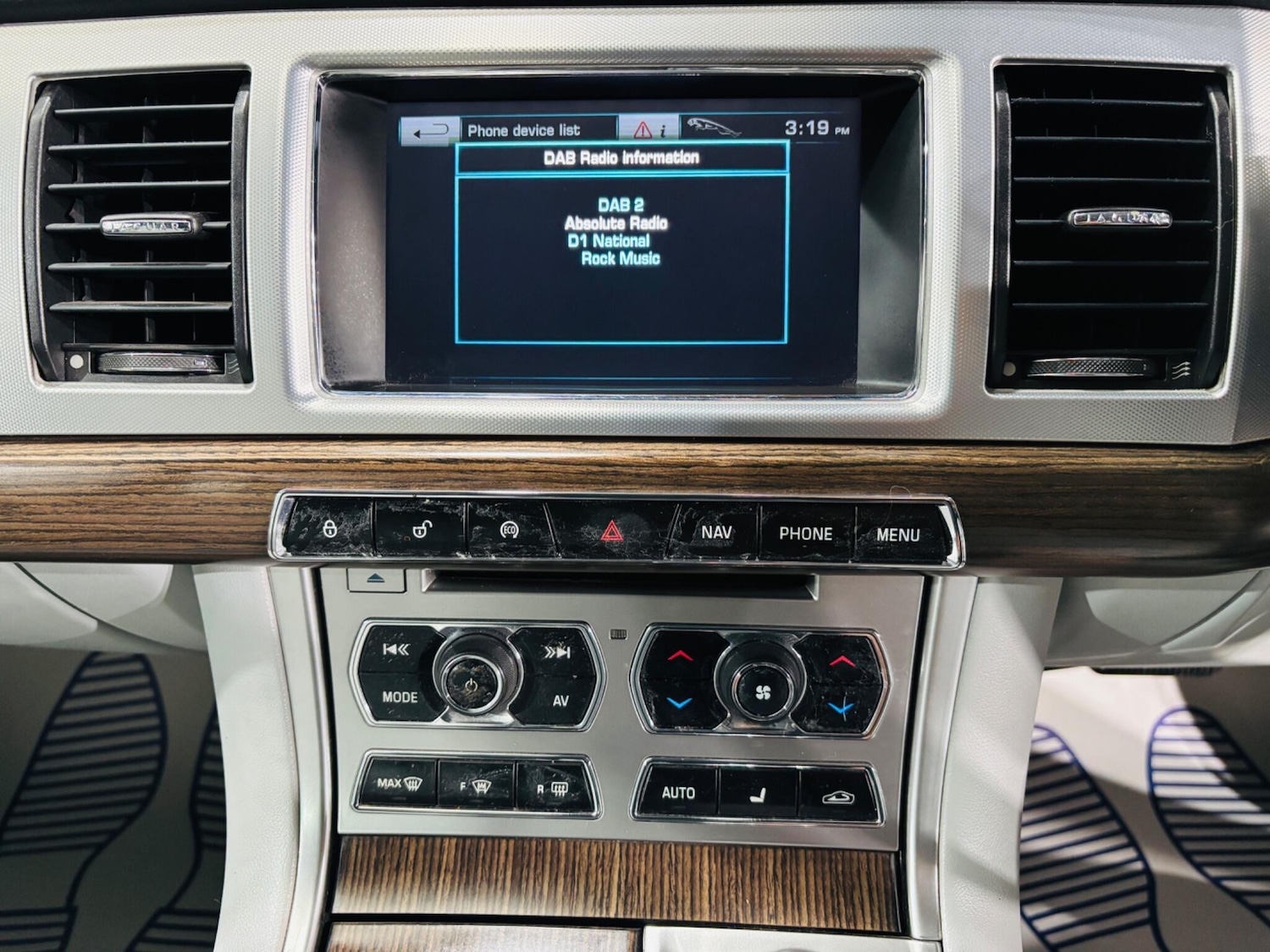 Used Jaguar XF 2013 for sale - 76270350: Photo 25