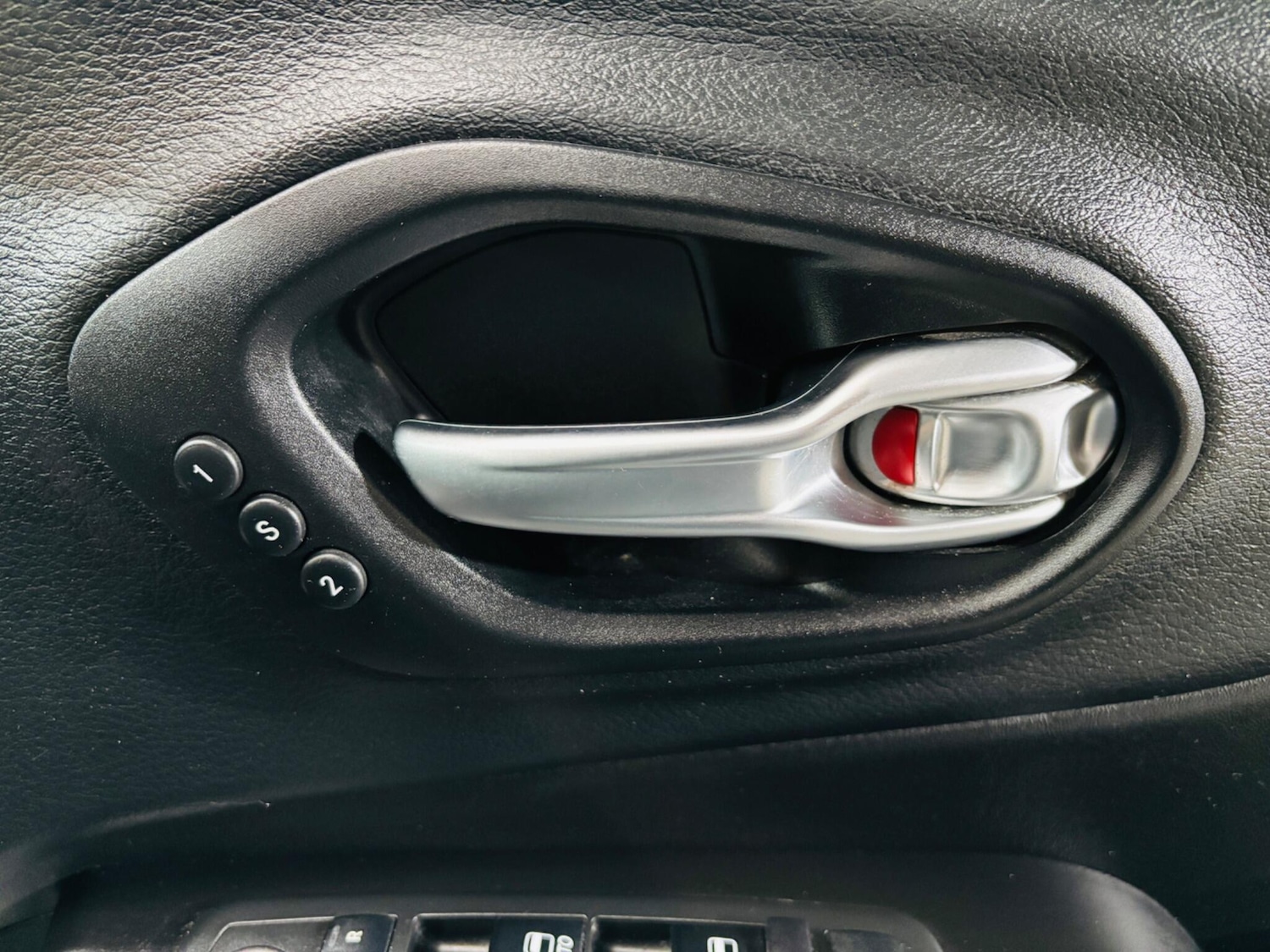 Used Jeep Cherokee 2015 for sale - 77267176: Photo 18