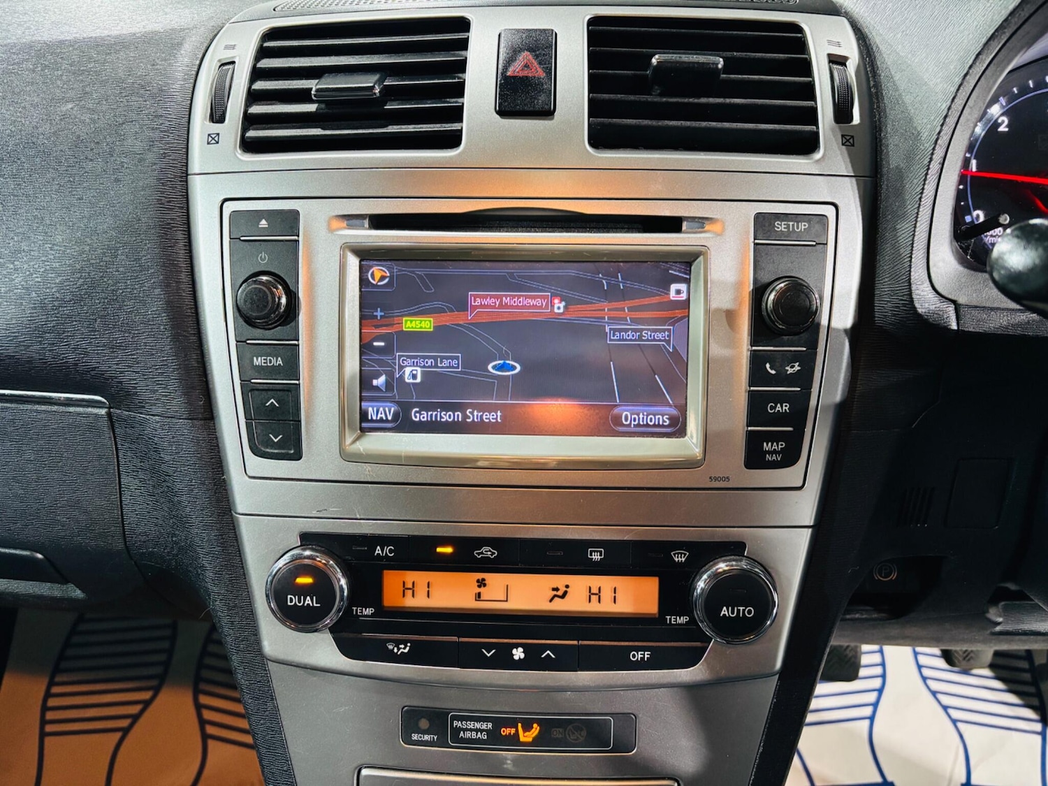 Used Toyota Avensis 2012 for sale - 76965259: Photo 21