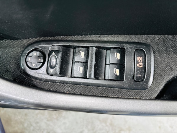 Used Peugeot 308 2010 for sale - 76250933: Photo 17