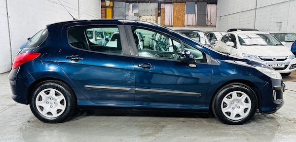 Used Peugeot 308 2010 for sale - 76250933: Photo 8