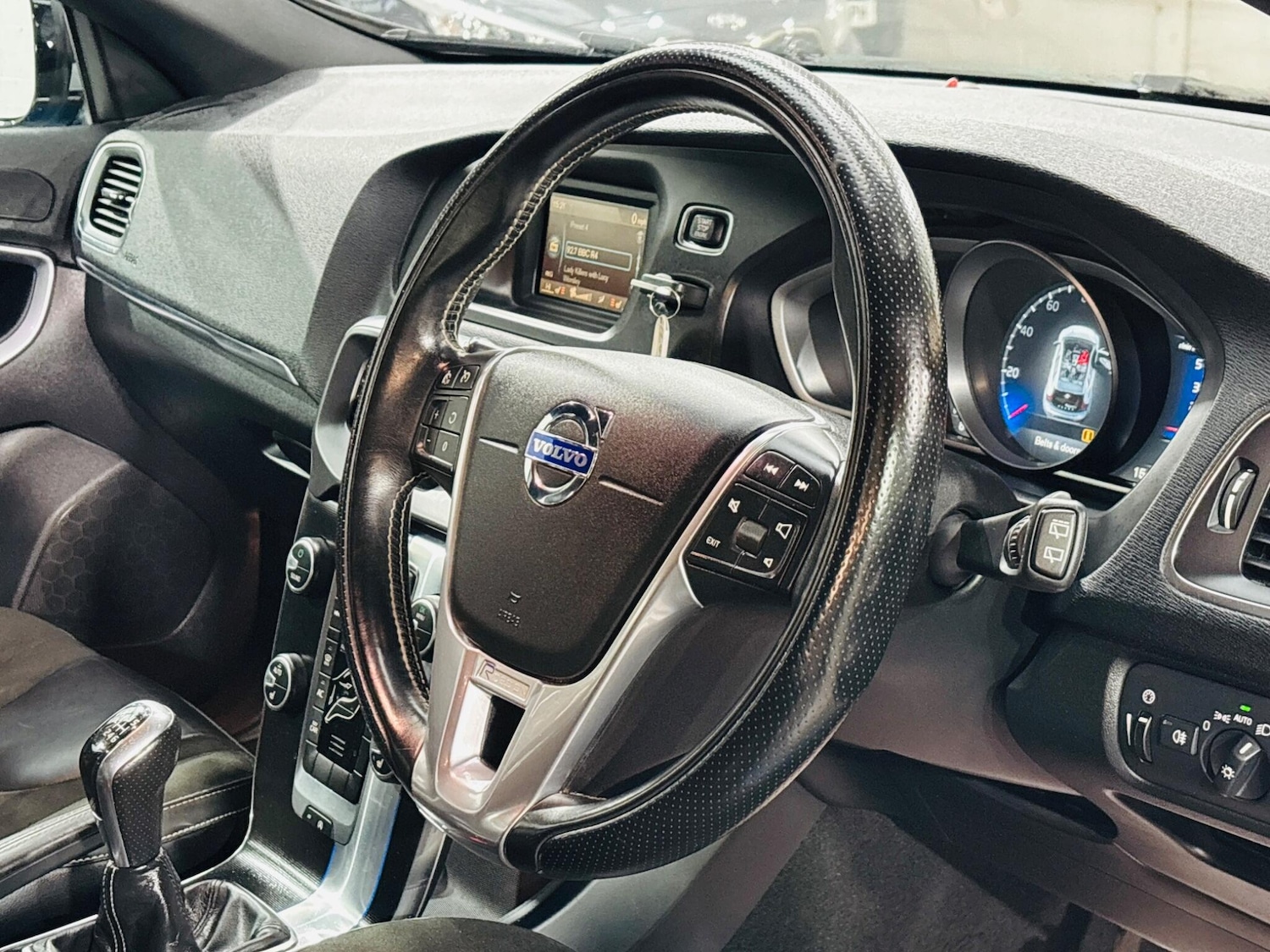 Used Volvo V40 2015 for sale - 77344070: Photo 11