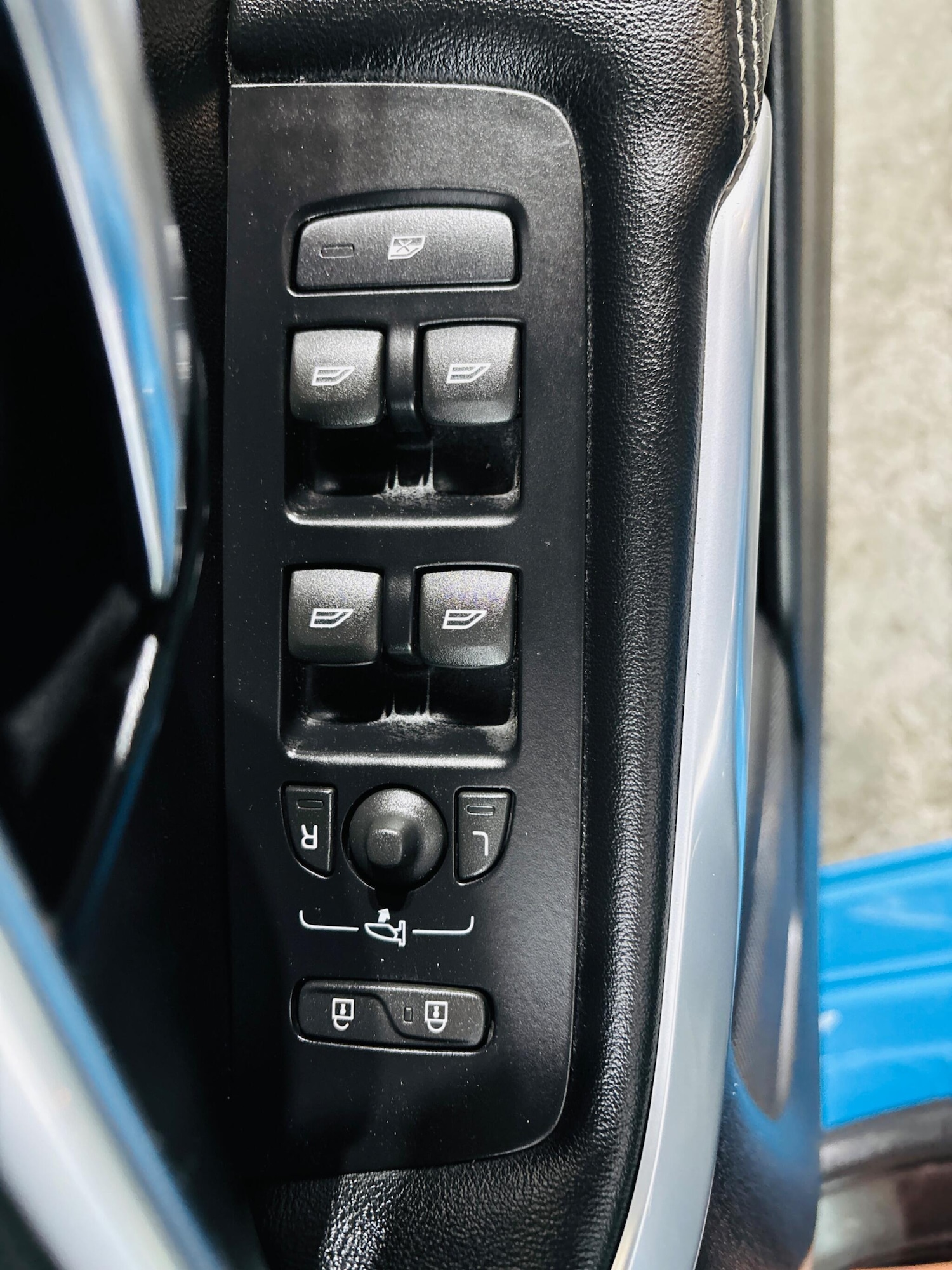 Used Volvo V40 2015 for sale - 77344070: Photo 17