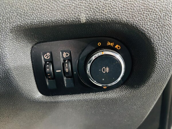 Used Vauxhall Corsa 2013 for sale - 76122454: Photo 34
