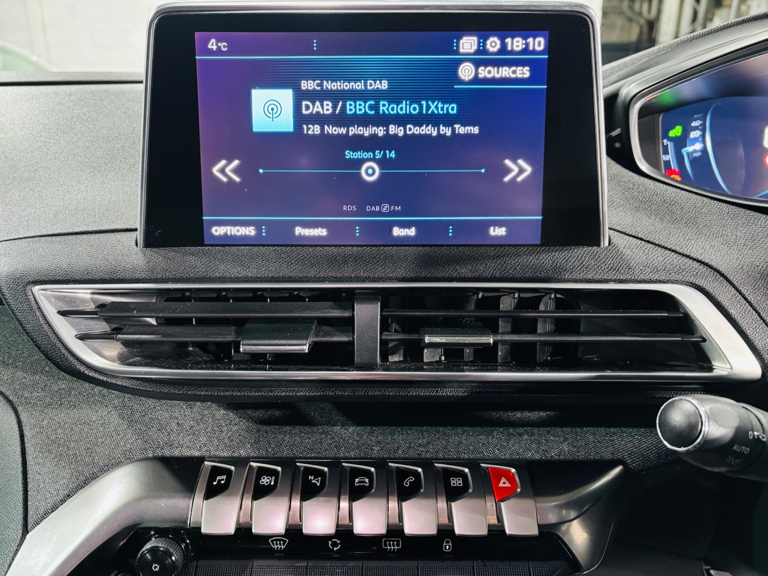 Used Peugeot 3008 2017 for sale - 77084353: Photo 22