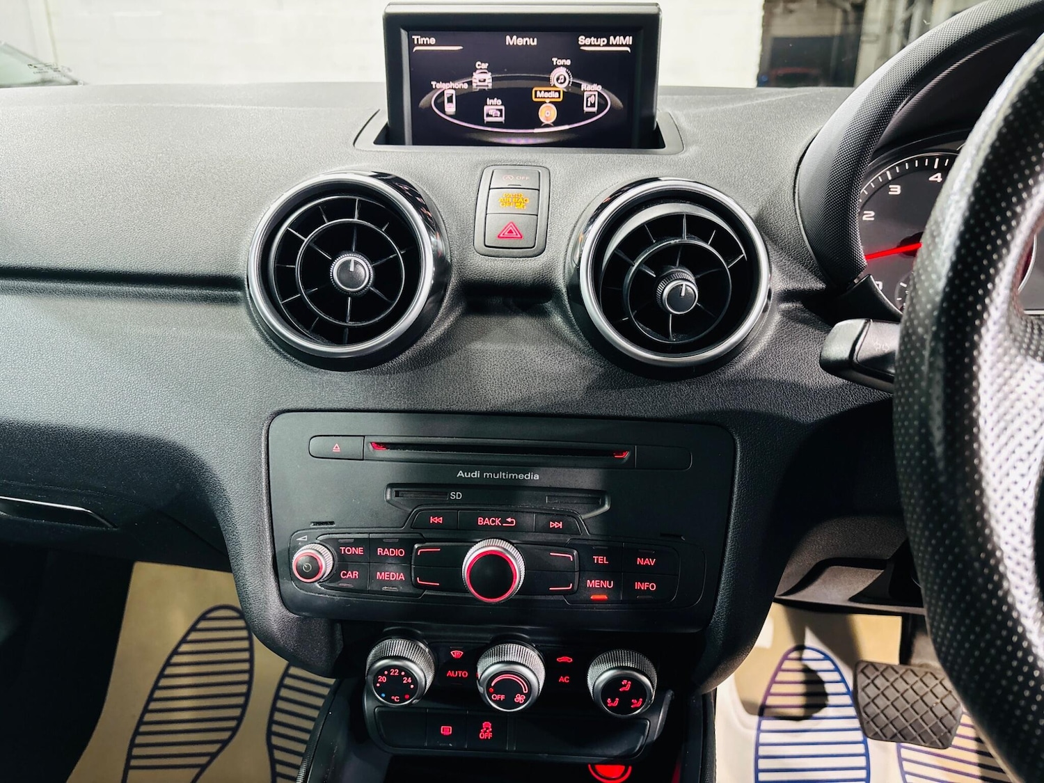 Used Audi A1 2011 for sale - 76585597: Photo 24