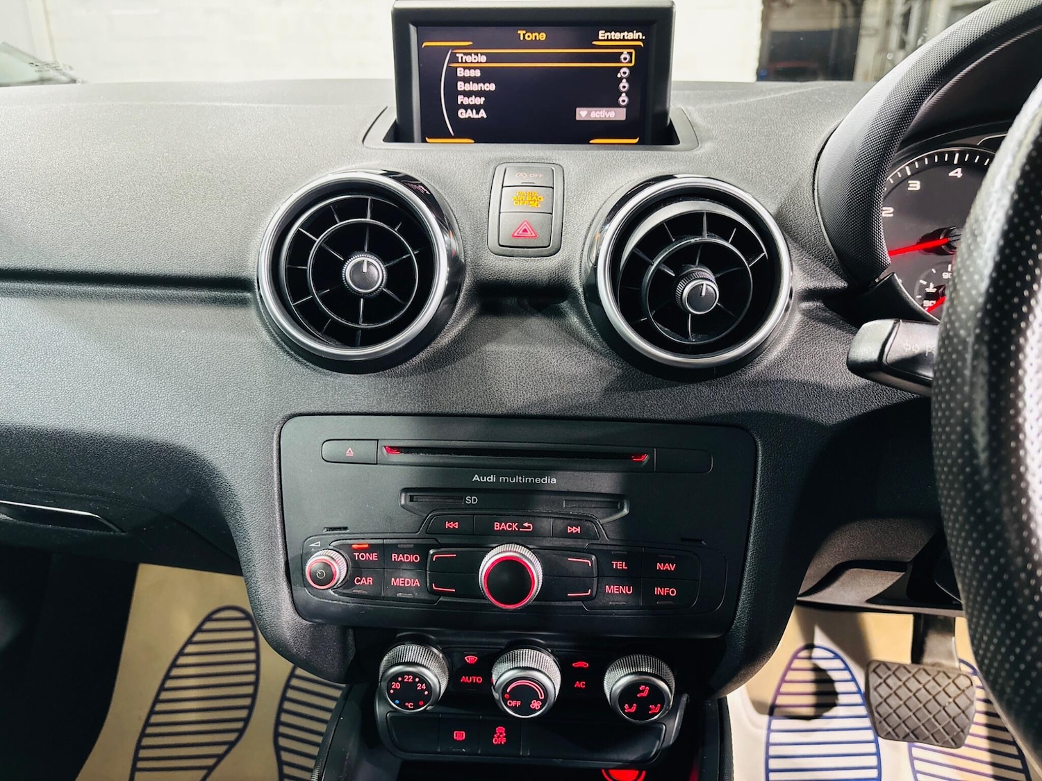 Used Audi A1 2011 for sale - 76585597: Photo 26