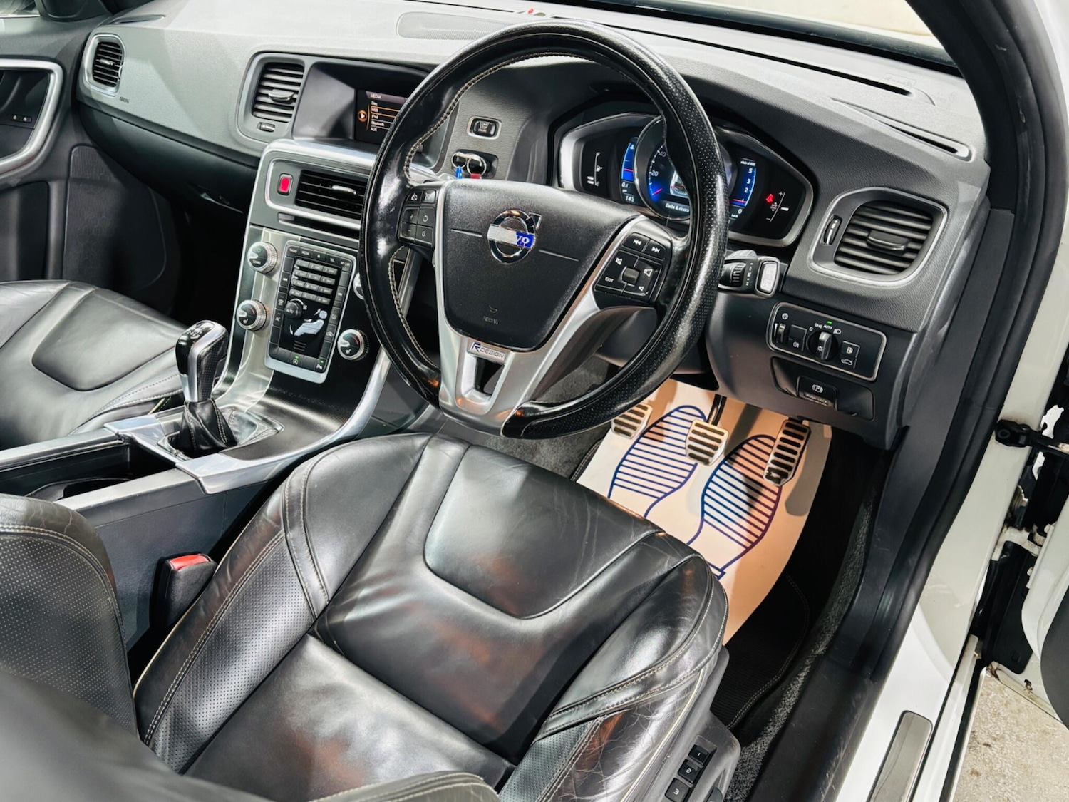Used Volvo V60 2014 for sale - 76094467: Photo 10