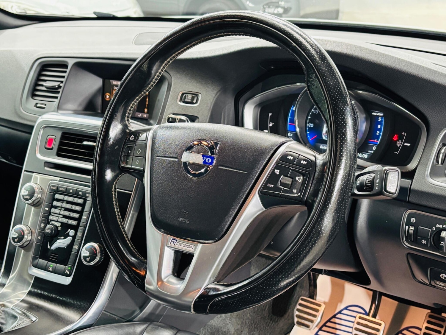 Used Volvo V60 2014 for sale - 76094467: Photo 11