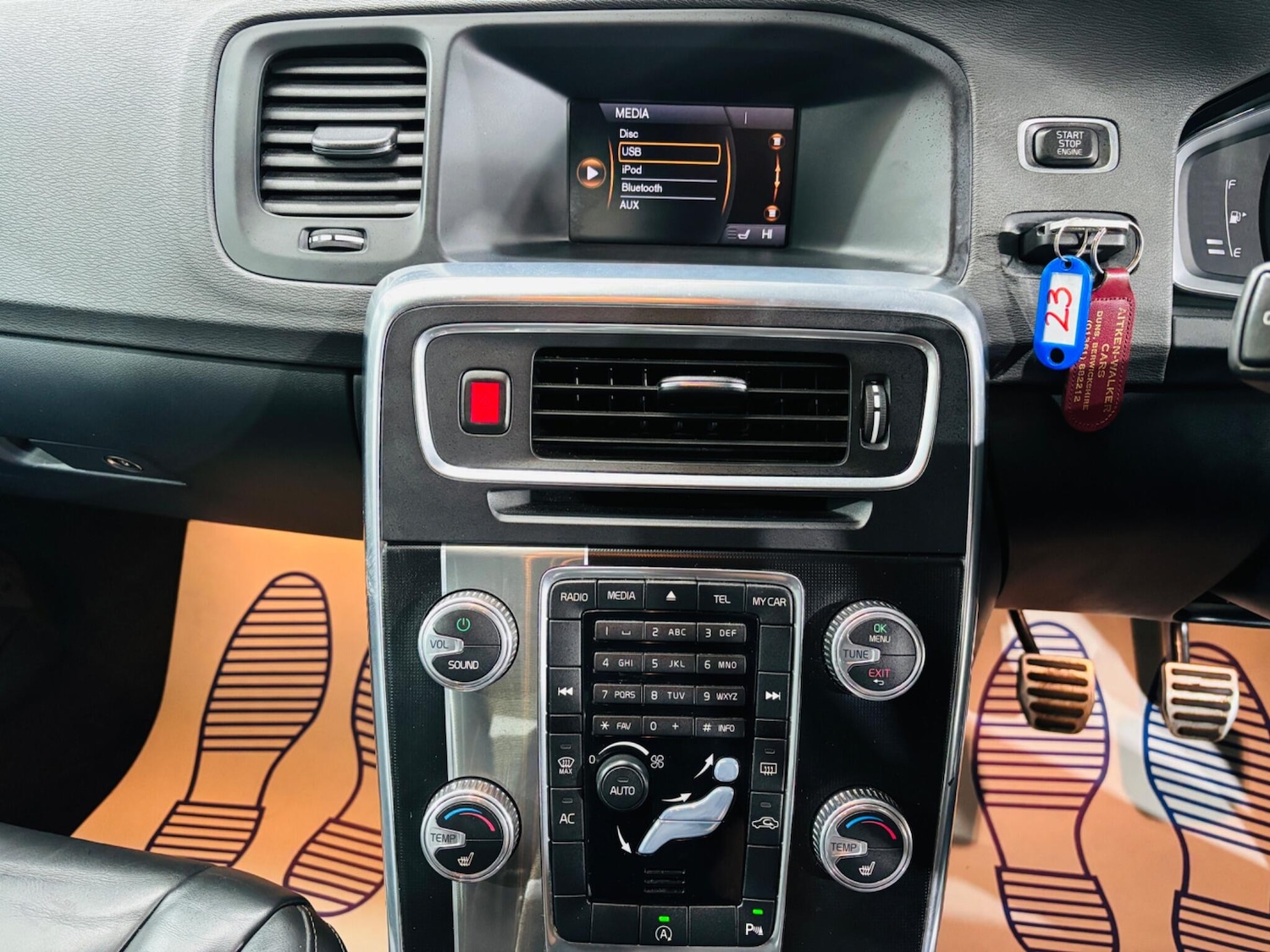 Used Volvo V60 2014 for sale - 76094467: Photo 24