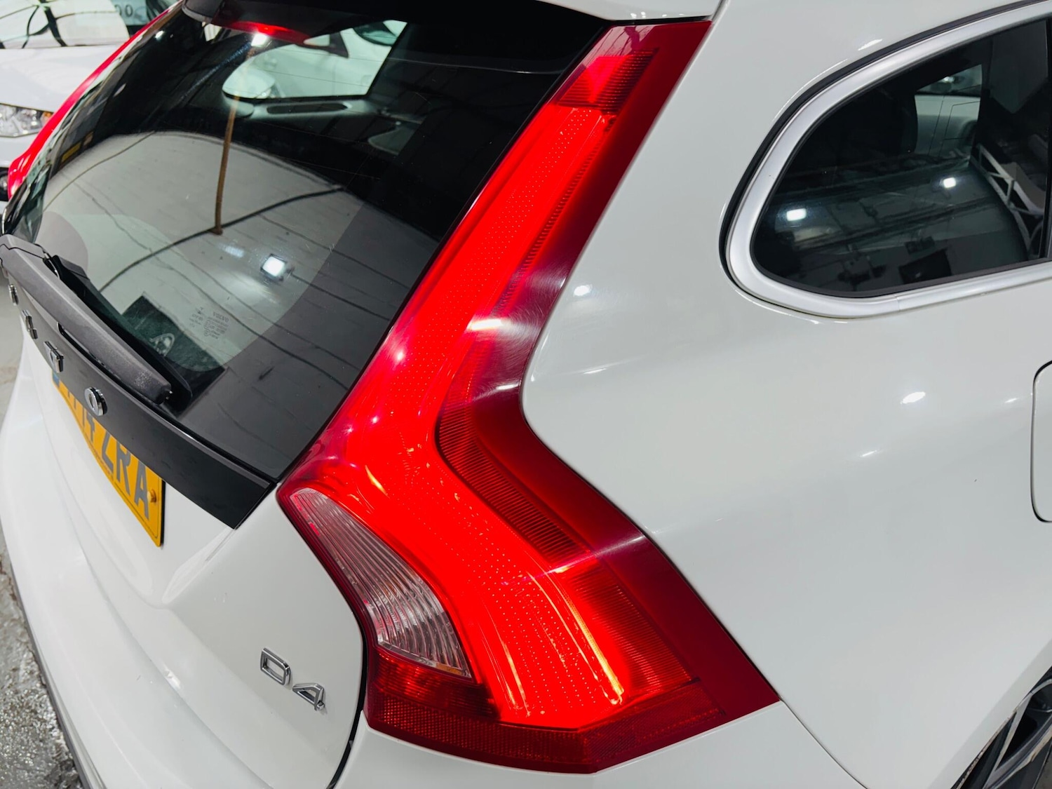 Used Volvo V60 2014 for sale - 76094467: Photo 32