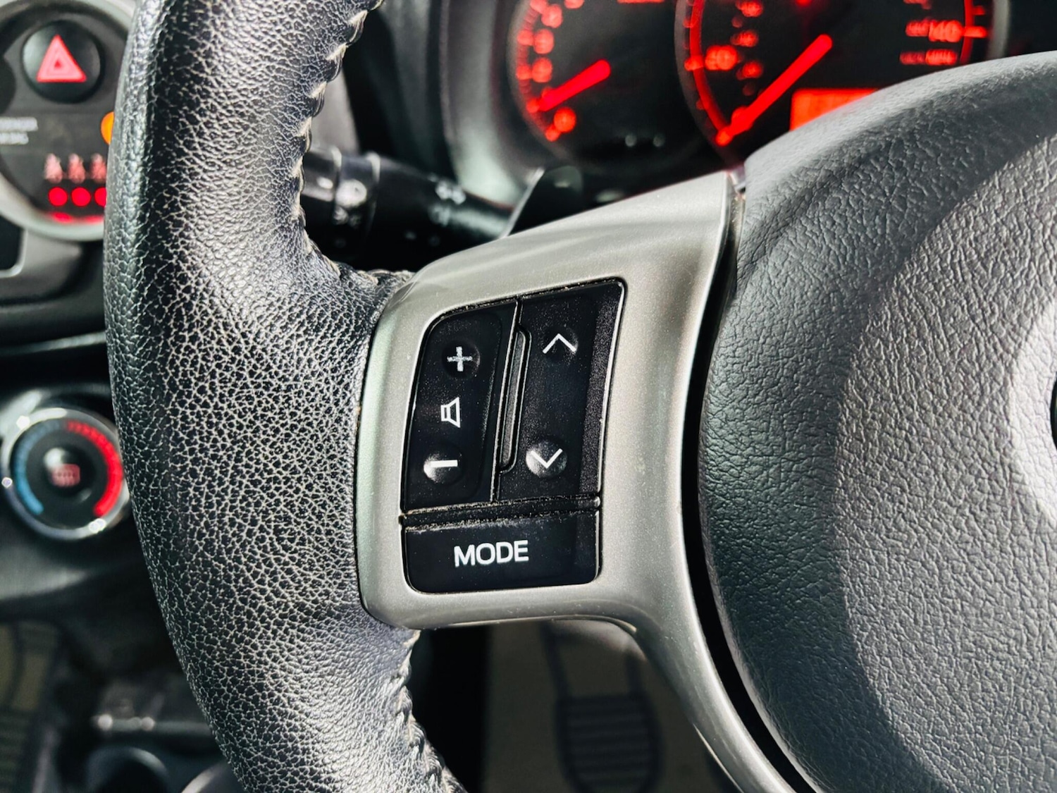 Used Toyota Yaris 2012 for sale - 76849917: Photo 20