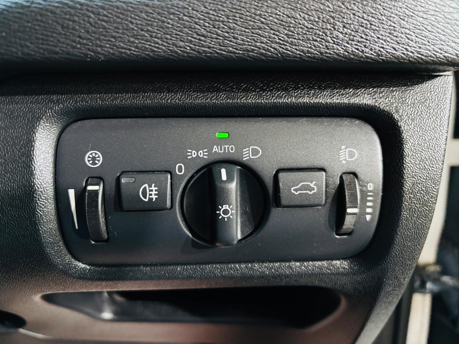 Used Volvo V40 for sale - 77710388: Photo 18