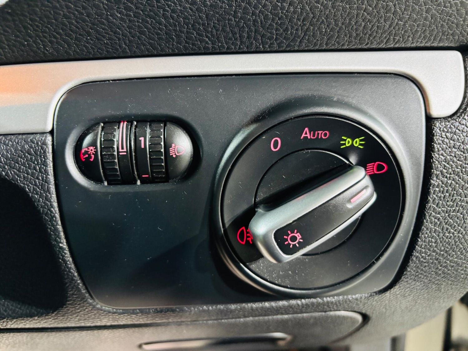 Used Volkswagen Scirocco 2010 for sale - 76887281: Photo 21