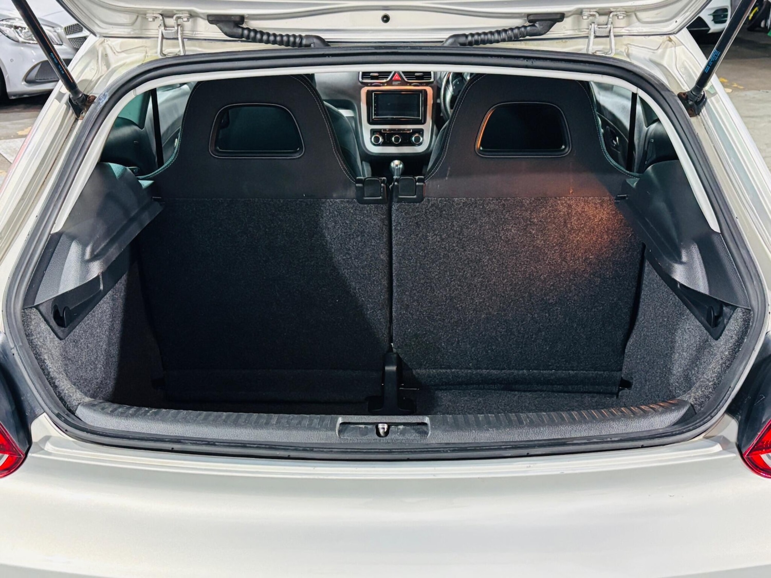 Used Volkswagen Scirocco 2010 for sale - 76887281: Photo 30