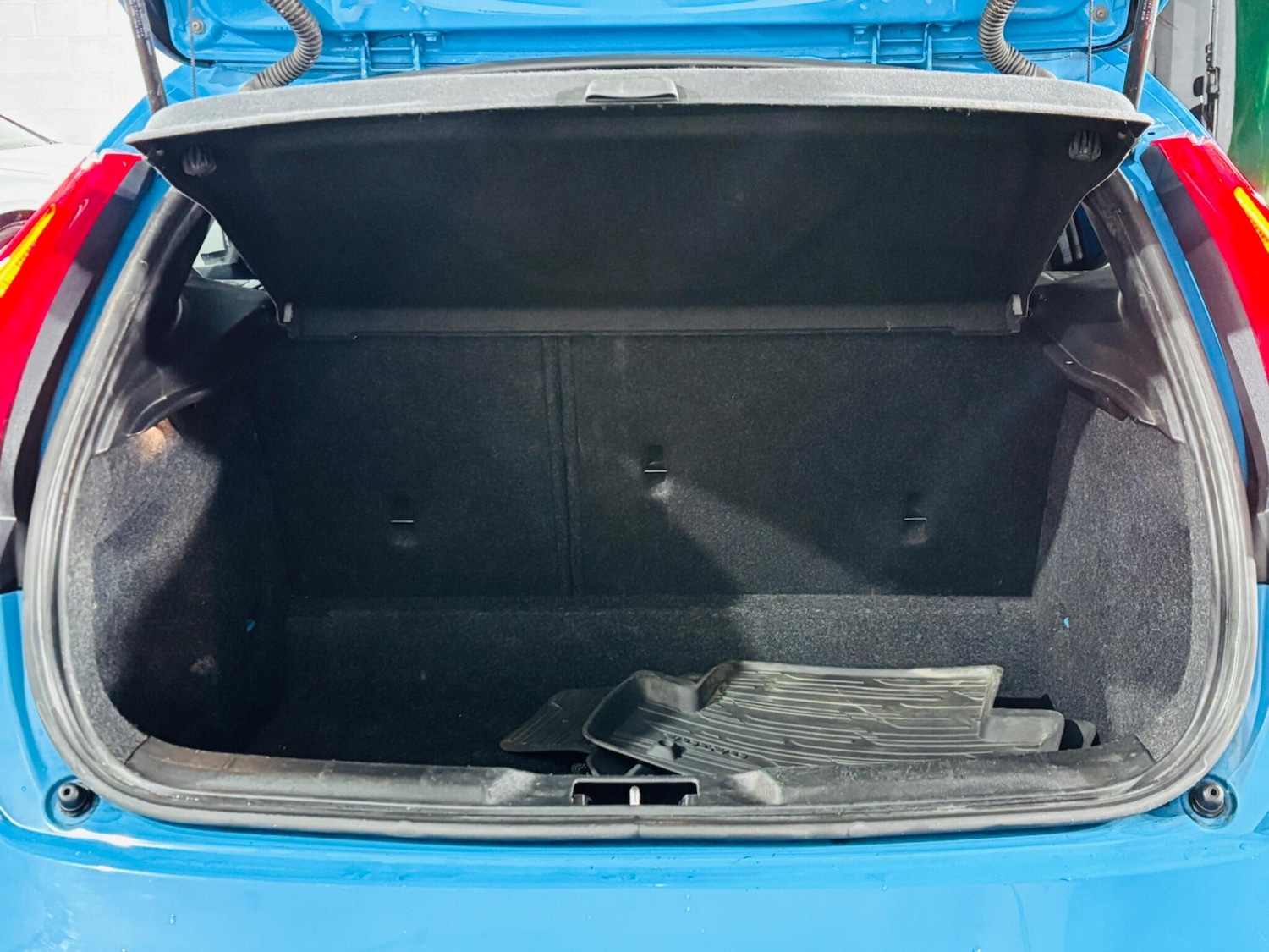 Used Volvo V40 for sale - 77659023: Photo 33