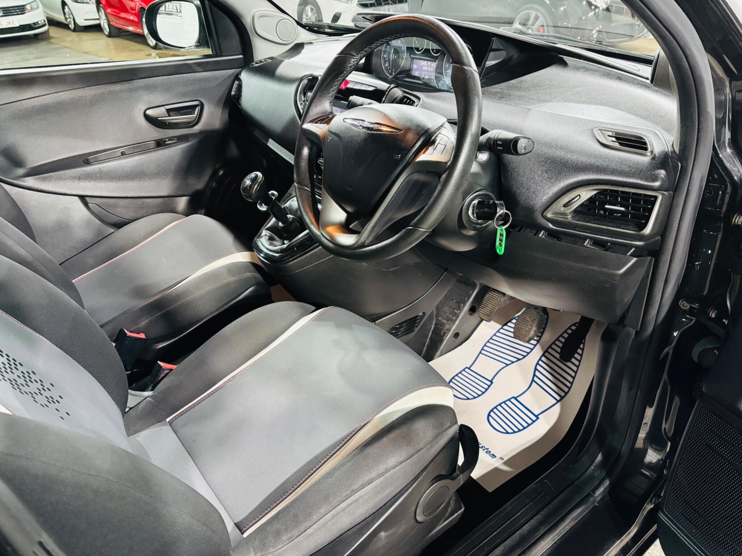 Used Chrysler Ypsilon 2014 for sale - 77131162: Photo 10