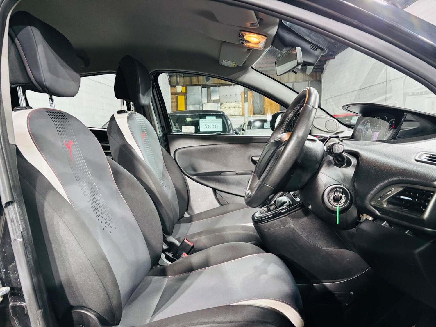 Used Chrysler Ypsilon 2014 for sale - 77131162: Photo 13