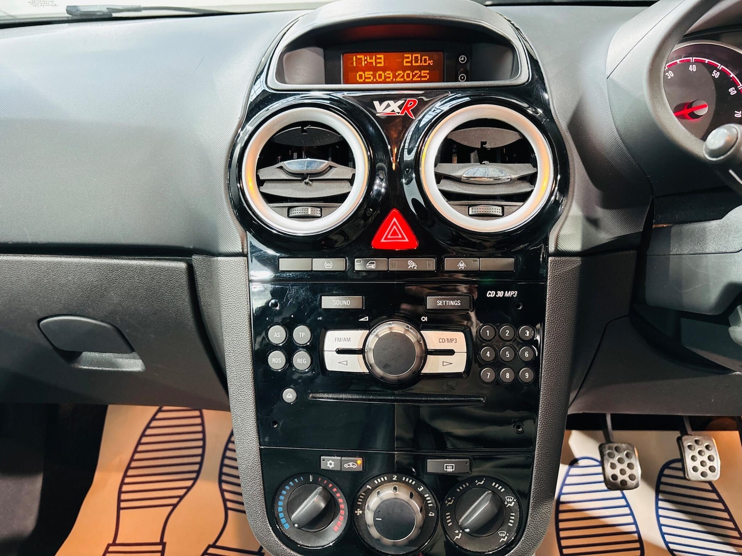 Used Vauxhall Corsa 2009 for sale - 76989342: Photo 22