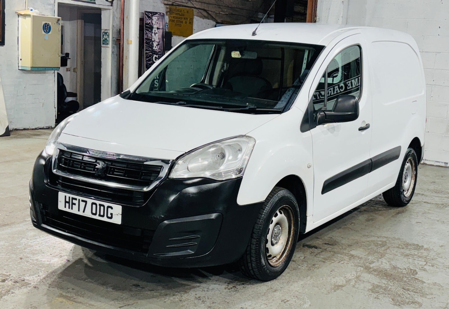 Used Peugeot Partner 2017 for sale - 77040631: Photo 4