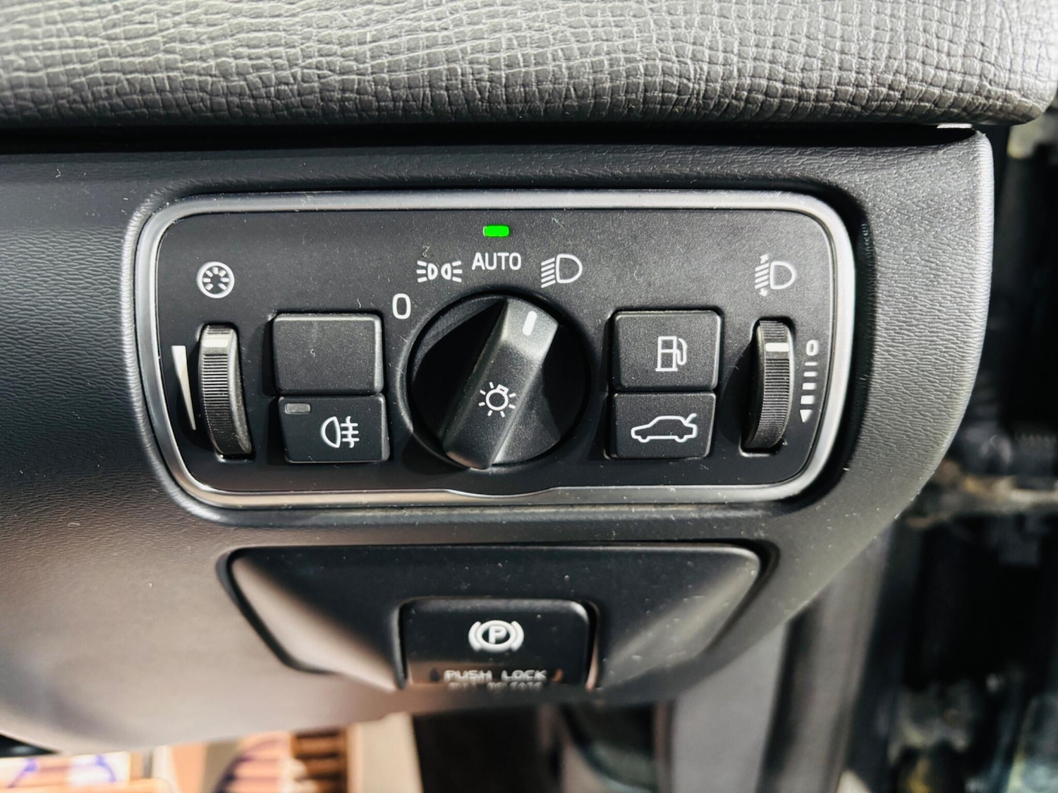 Used Volvo XC60 2014 for sale - 76633381: Photo 18