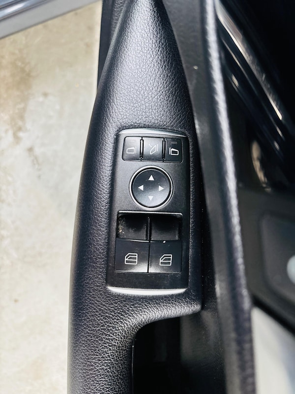 Used Mercedes-Benz C-Class 2013 for sale - 75563312: Photo 25