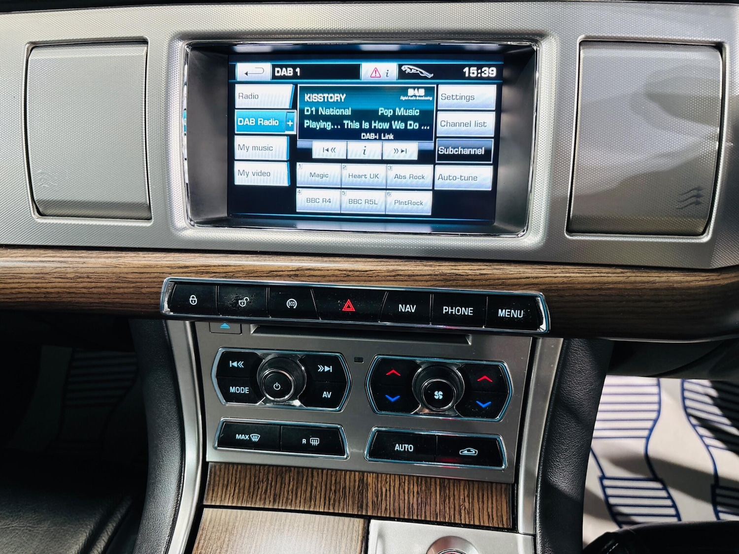 Used Jaguar XF 2013 for sale - 76398109: Photo 24