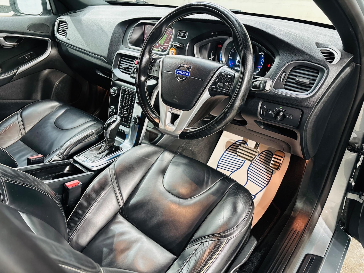 Used Volvo V40 2015 for sale - 76349787: Photo 10