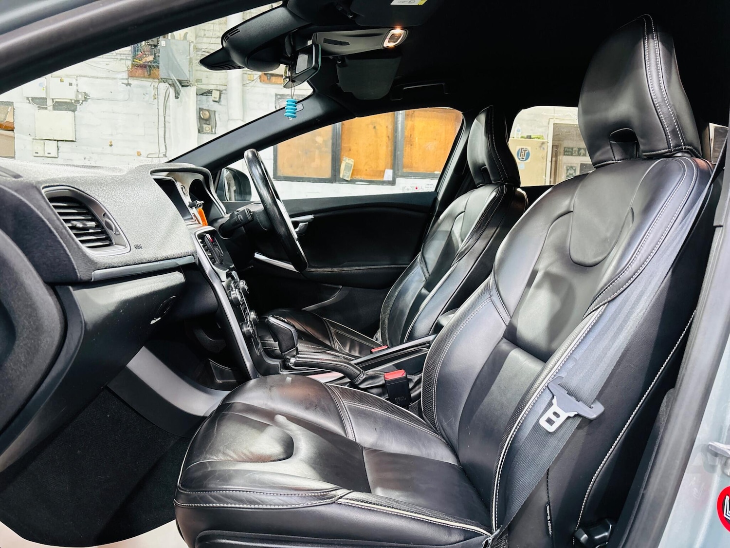 Used Volvo V40 2015 for sale - 76349787: Photo 15