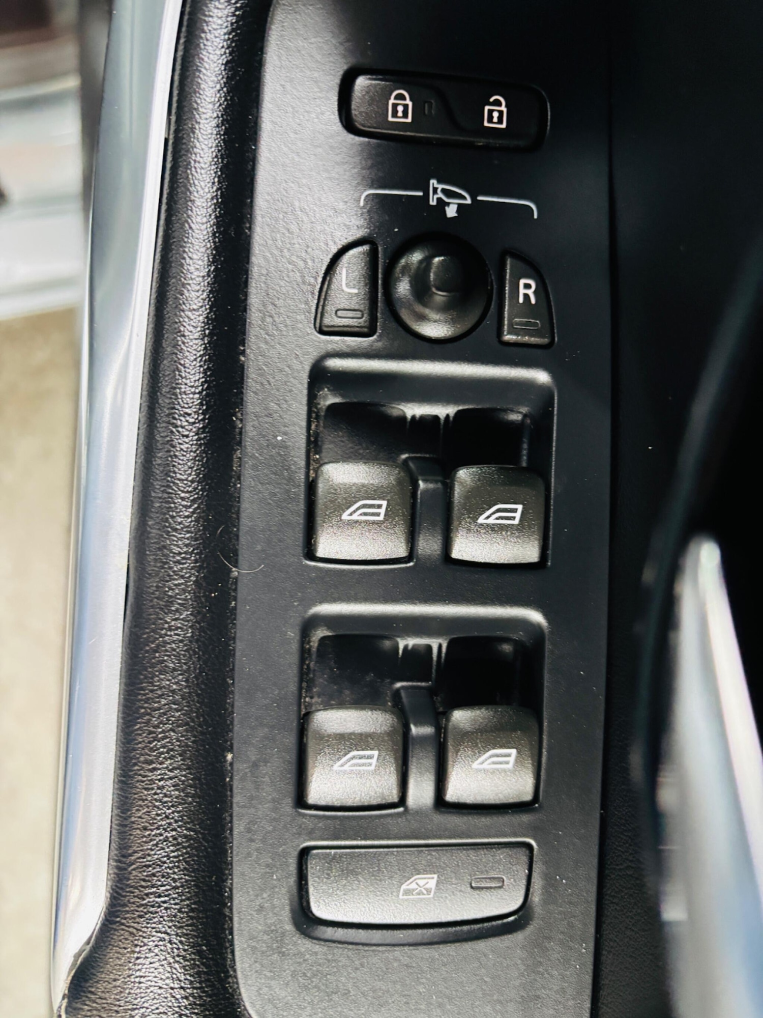 Used Volvo V40 2015 for sale - 76349787: Photo 17
