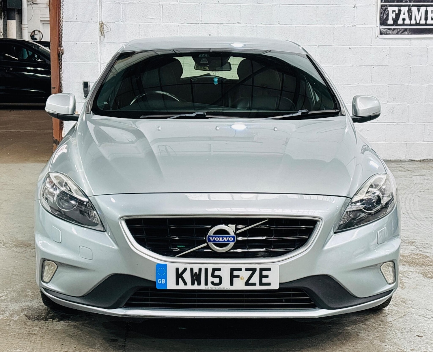 Used Volvo V40 2015 for sale - 76349787: Photo 2