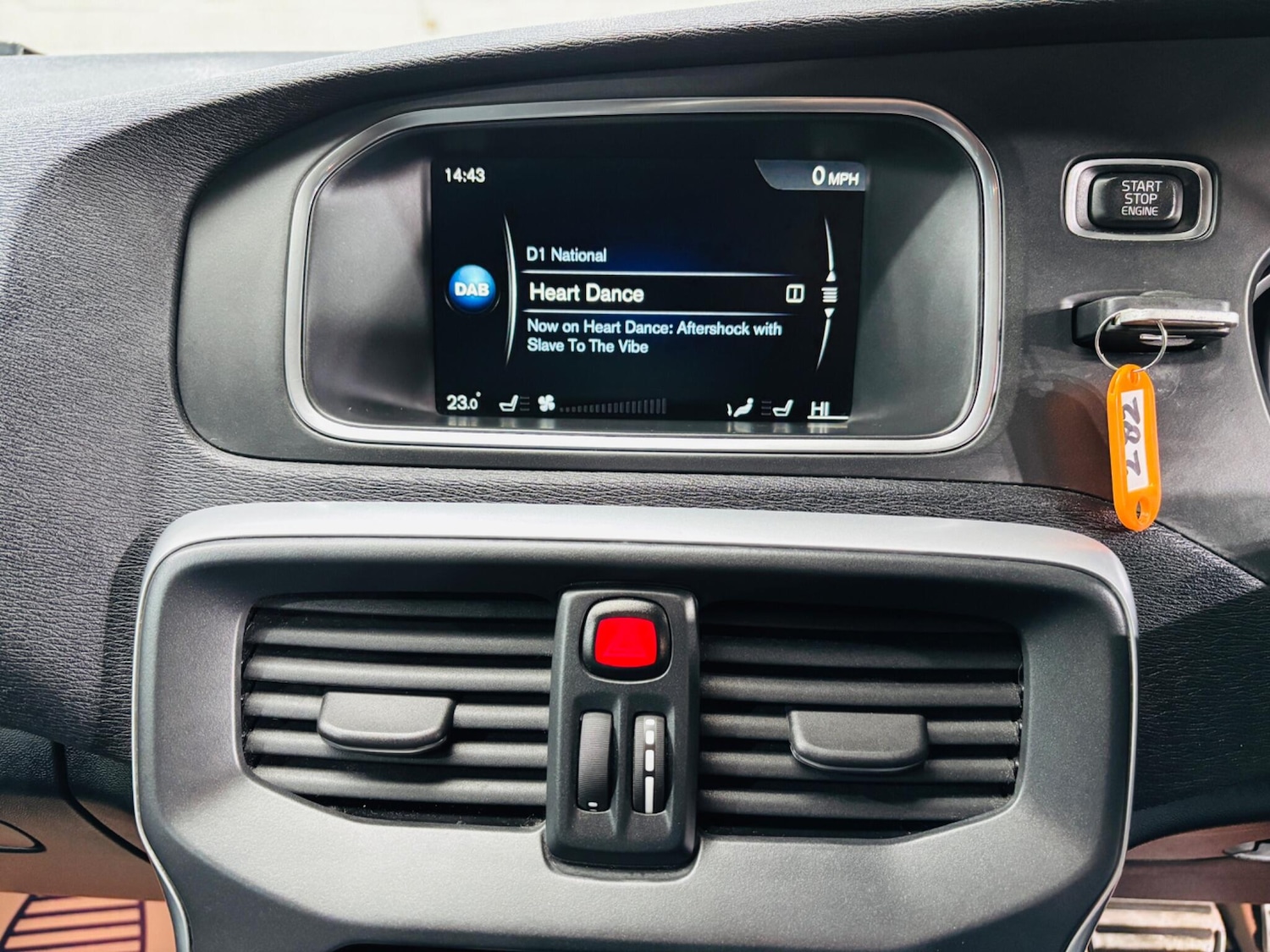 Used Volvo V40 2015 for sale - 76349787: Photo 22
