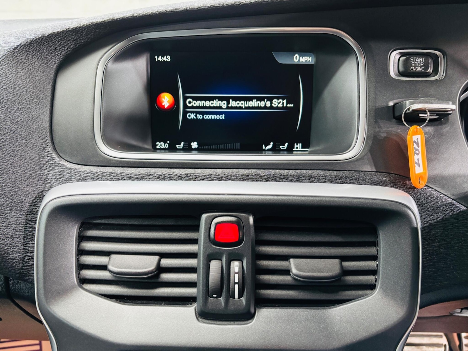 Used Volvo V40 2015 for sale - 76349787: Photo 24