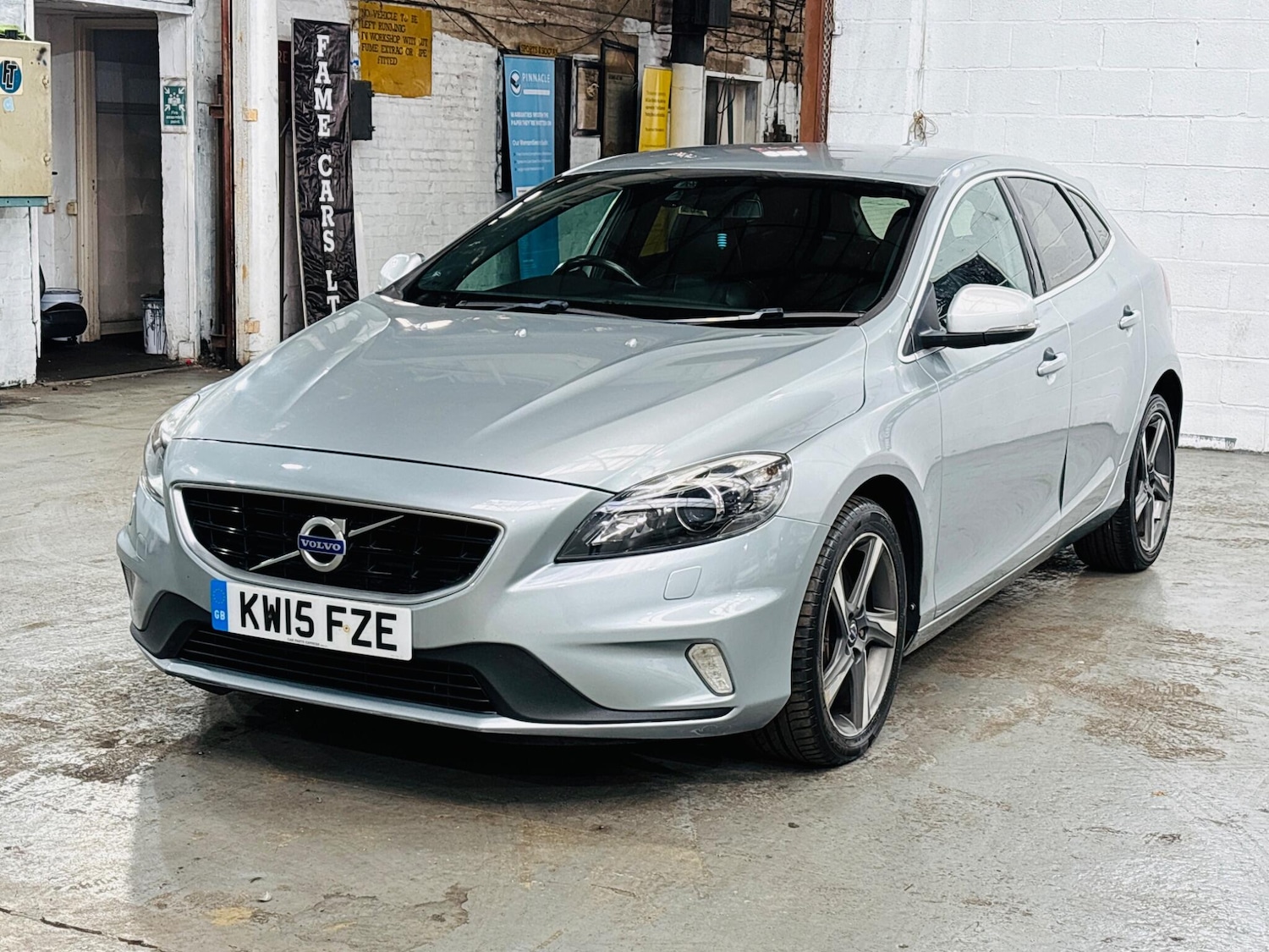 Used Volvo V40 2015 for sale - 76349787: Photo 4