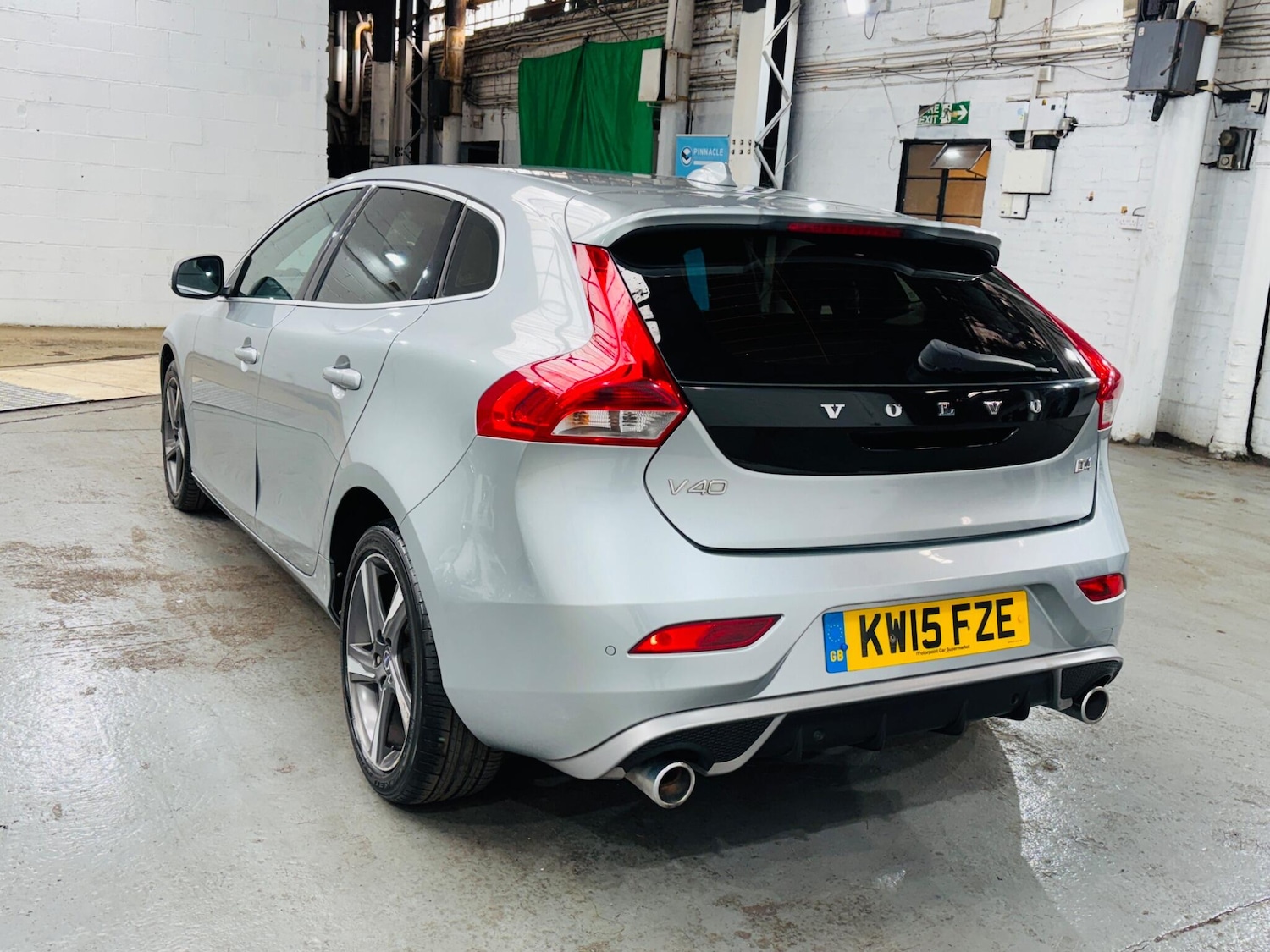 Used Volvo V40 2015 for sale - 76349787: Photo 7