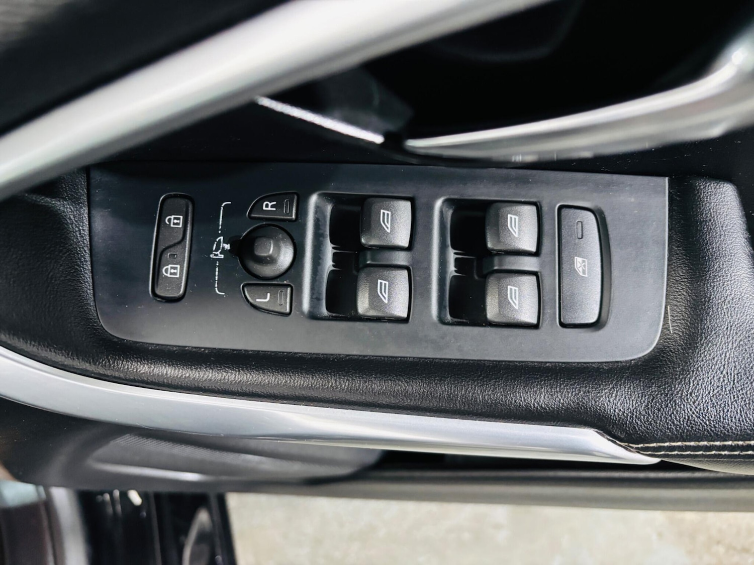 Used Volvo V40 for sale - 77794230: Photo 17